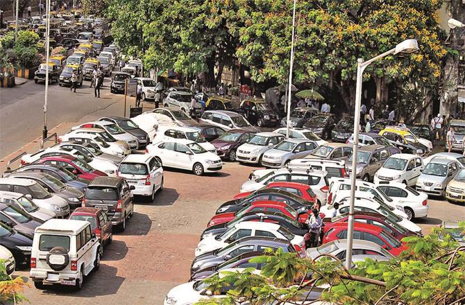 Trying to solve the problem of parking of vehicles. (File photo)