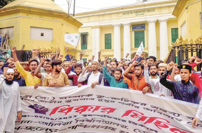 Protests against Napur Sharma and Naveen Kumar Jundal continue. Students demonstrate outside a college in Kolkata. (Photo: PTI)