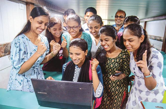 HSC students happy to see online results (PTI)