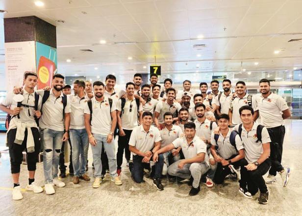 Mumbai`s Ranji team leaves for Bangalore for the quarter finals..Picture:INN
