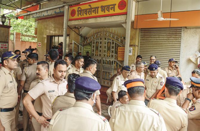 A large number of police personnel can be seen deployed outside Sena Bhawan. (PTI)
