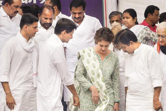 Priyanka Gandhi attended Satyagraha barefoot..Picture:INN