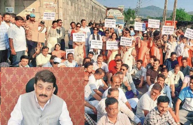 The sit-ins and demonstrations that were already going on in Raigarh will have to end after the new order A. District Collector Mahendra Kalyankar.Picture:INN