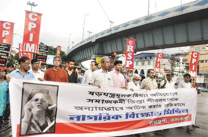 Leaders of the Left Front protest in Kolkata against the arrest of Testa Setalvad.