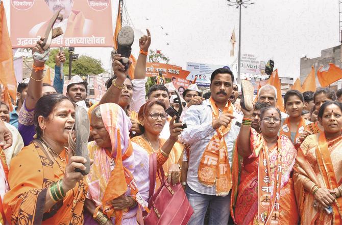 Shiv Sena members protest against insurgents in Kolhapur. (PTI)