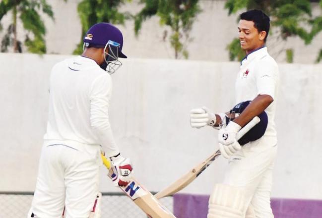 Mumbai batsman Yashvi Jaiswal is seen with his teammate.Picture:INN