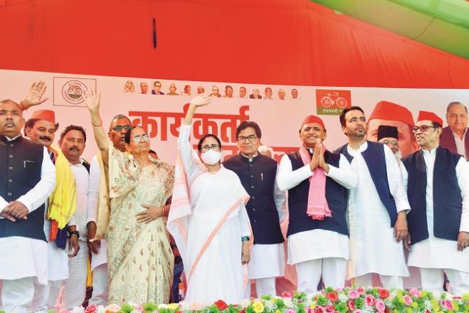 Jayant Chaudhary, Akhilesh Yadav, Ram Gopal Yadav, Mamata Banerjee and Krishna Patel along with other leaders.Picture:PTI