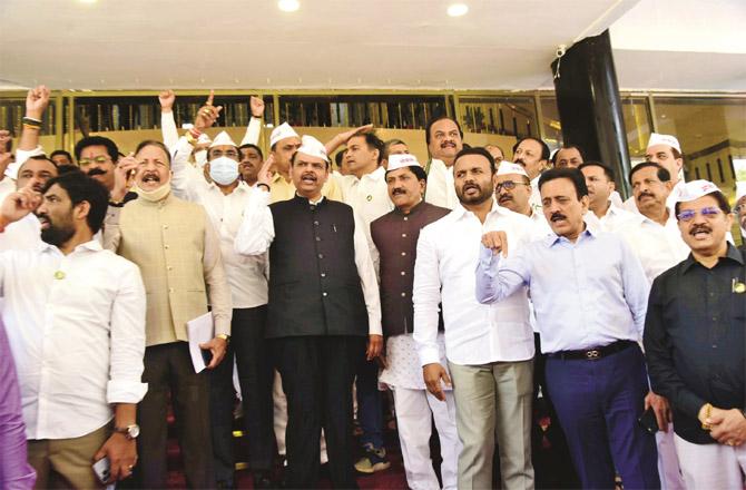 Opposition leaders chanted anti-government slogans