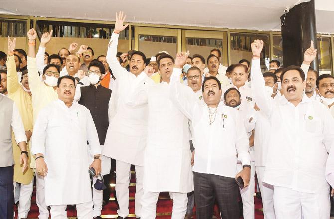 Members of the Maha Vikas Aghari assembly staged a protest against the BJP and the governor