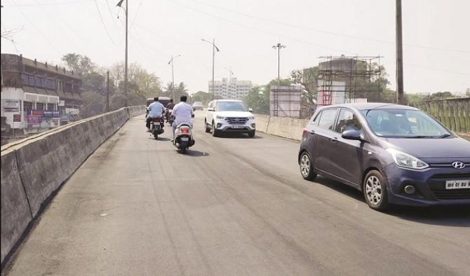 Small vehicles are passing through Rajiv Gandhi Flyover..Picture:INN