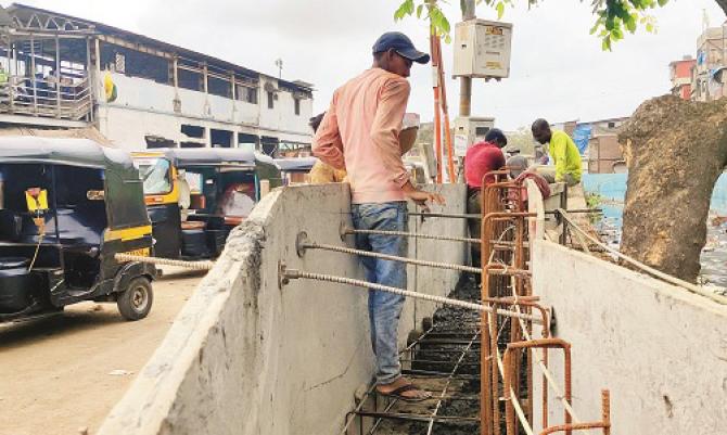 Boundary wall of drain is being constructed in Bandar. Picture:Nimesh Duvay