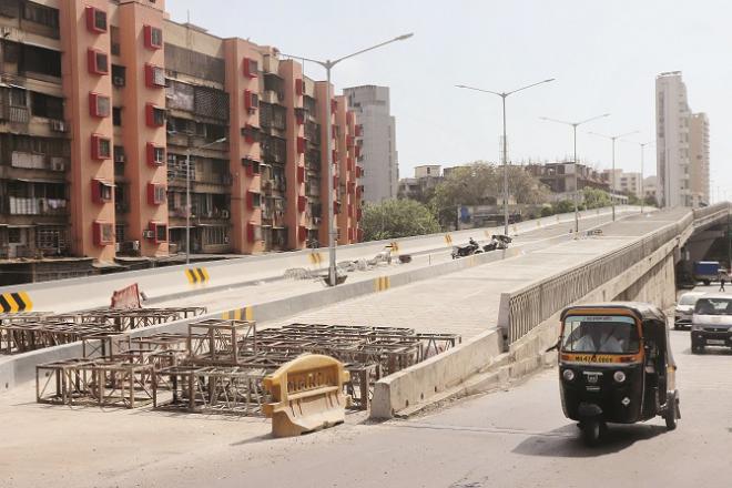  Work on Kora Center Flyover is underway in Borivali.Picture: Anurag Ahire, Inquilab