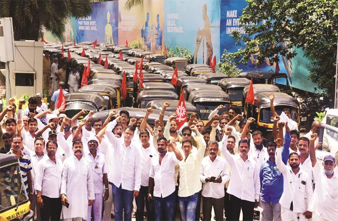 Autorickshaw drivers and owners protest outside the office of Mahanagargas Limited. Union leader Shank Rao is also seen.