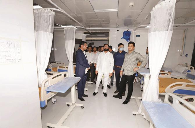 Eknath Shinde and other dignitaries at the inauguration of the hospital.