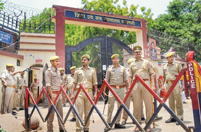 Heavy police presence can be seen in the District and Sessions Court of Banaras.