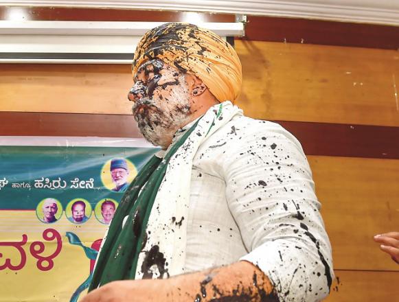 Rakesh Tikaits condition can be seen after the ink is thrown in the picture..Picture:INN