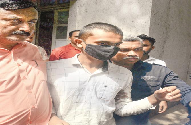 Accused Nikhal Bhamre brought from Nashik in the custody of Mumbai Police. (Photo: PTI)