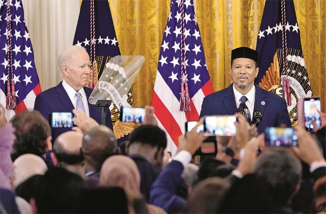 Joe Biden with Dr. Talib M. Sharif, imam of Washington`s Muhammad Mosque, at the Eid ceremony at the White House. (Photo: AP / PTI)