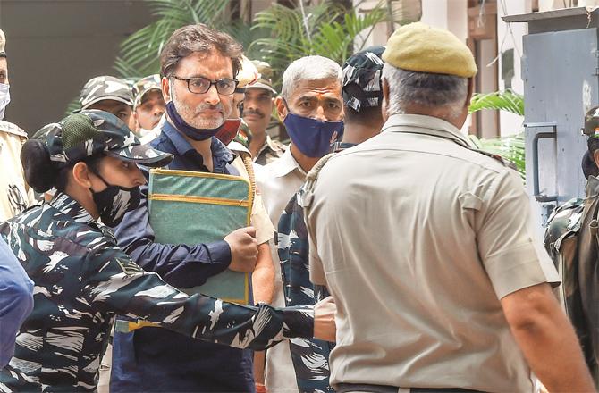 Policeman Yasin taking Malik to court. (Photo: PTI)