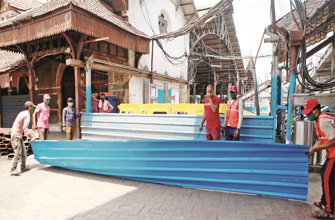 The north foot over bridge on the west side of Bandra station will be closed for repairs. (file photo)