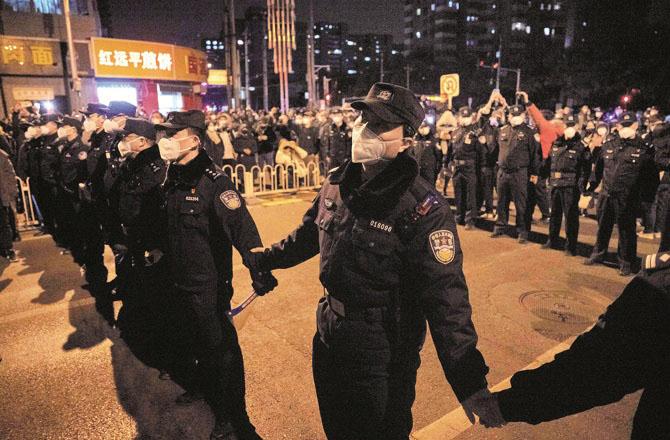 An attempt to stop the protesters in Beijing, the capital of China.Picture:AP/PTI