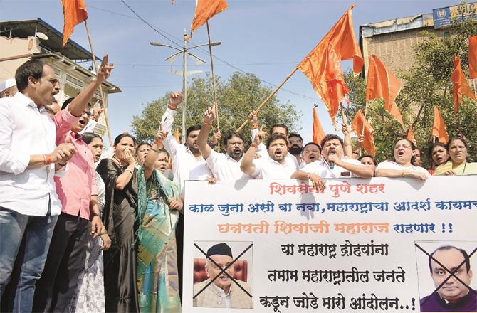 Shiv Sena workers protest in Pune (Photo: PTI)