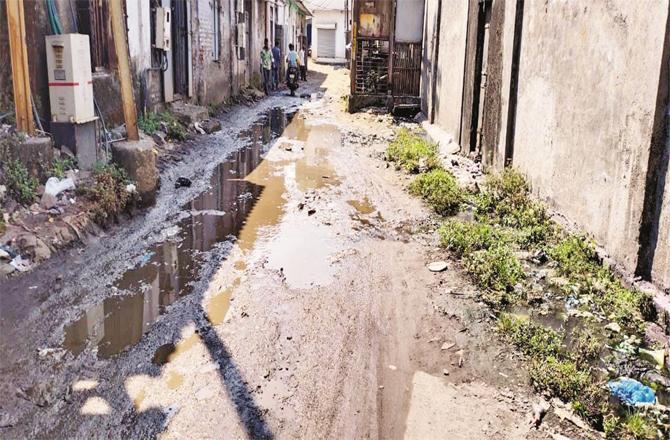 Trade is also affected as most of the roads in Bhiwandi are in a dilapidated condition.