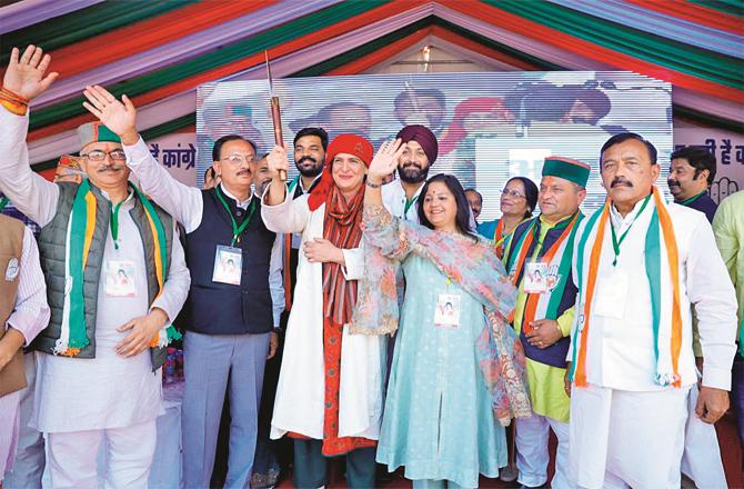Priyanka Gandhi along with other Congress leaders at a rally in Shilai region of Himachal Pradesh (PTI)