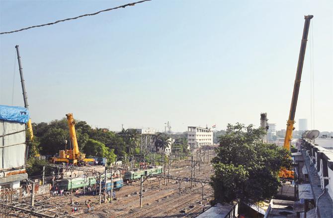 The scene after the demolition of the Karnak Bandar Bridge.