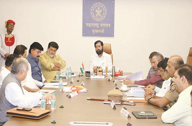 Chief Minister Eknath Shinde discussing issues related to RCF and JSW companies in Mantralaya