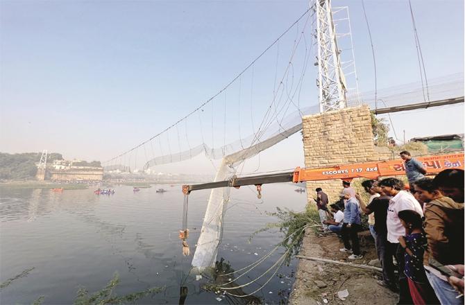 Even after 3 days of Morbi bridge accident, search operation is being conducted in Machu river. (Photo: PTI)