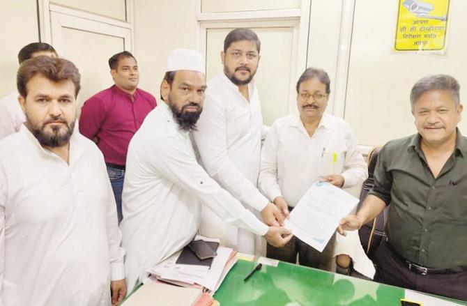 Members of the MIM member Kalwa delegation giving a memorandum containing their demands to the municipal officers. .Picture:INN