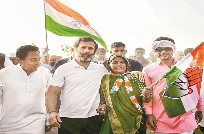 Rahul Gandhi is meeting the local people during Bharat Jodu Yatra