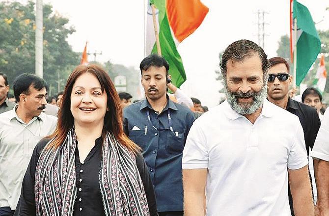 Actress Pooja Bhatt can be seen with Rahul Gandhi..Picture:INN