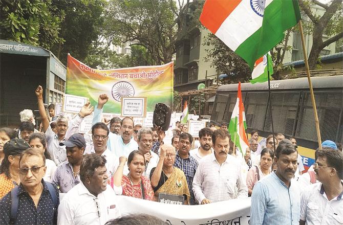 Social volunteer Medha Patkar and hundreds of people participated in the rally "Quit Hate, Save Sanveedhan".
