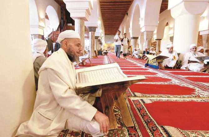 In Kalam Majeed, God Almighty has described the rotation of the moon and stars, the emergence of day and night, and the change of seasons in different paragraphs.Picture:INN