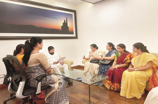 A delegation of women leaders talking to Chief Minister Eknath Shinde after giving the memorandum.