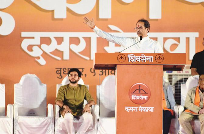 In the Dussehra rally, Uddhav Thackeray made BJP a target of criticism, then Eknath Shinde verbally attacked Uddhav Thackeray in the BKC ground.