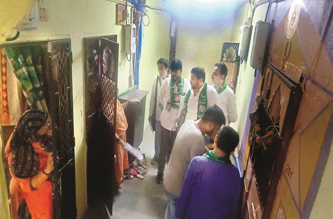 MIM volunteers surveying customers in a building.Photo;Inquilab