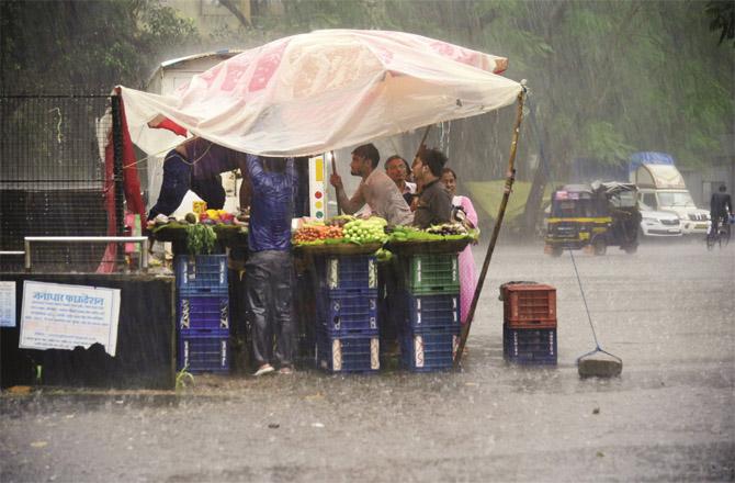 A scene of rain in Bandra (Photo: Iqbal)