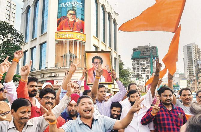 Party workers can be seen celebrating outside the Shiv Sena Bhavan in Dadar. (Photo: PTI)