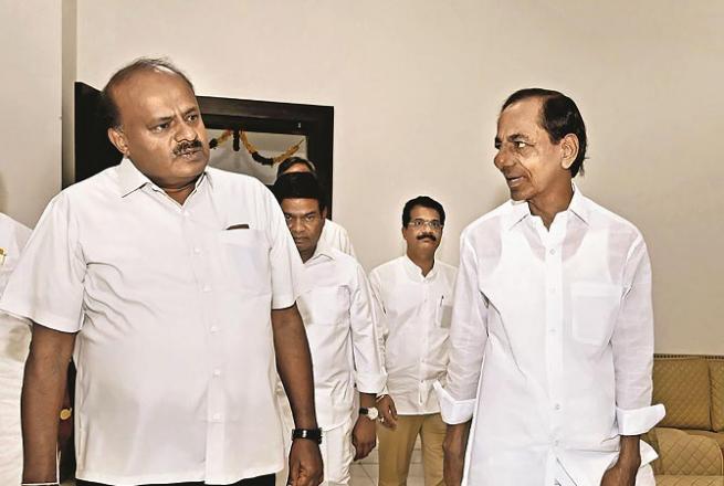 HD Kumaraswamy meeting Chandrashekhar Rao .Picture:INN