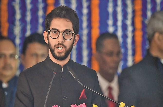 Yava Sena leader Aditya Thackeray and Maharashtra Deputy Chief Minister Devendra Farnavis are having a verbal spat.