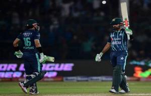 پاکستان نے انگلینڈ کو دوسرے ٹی۲۰؍ میں ۱۰؍ وکٹ سے شکست دے دی