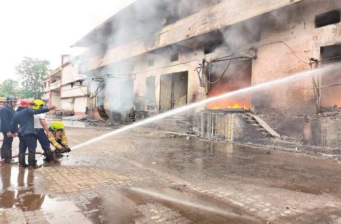Fire brigade personnel dousing the fire in Bhiwandi