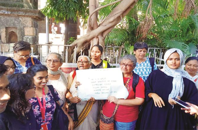 A signature campaign was conducted outside the GPO by various organizations and sent to the Chief Justice of India.