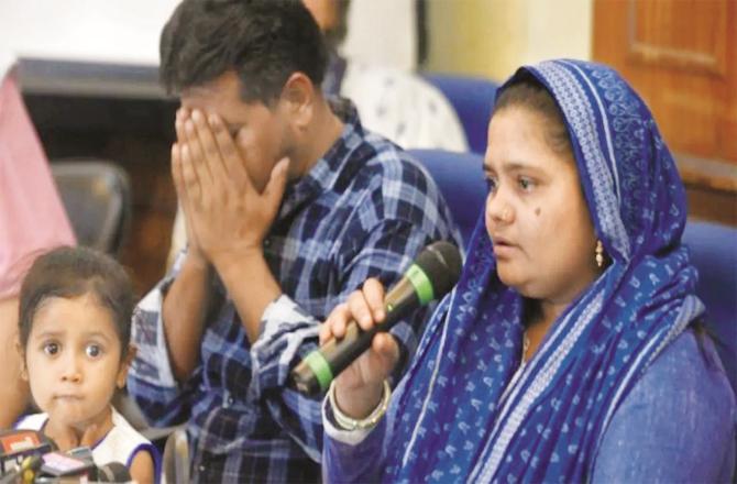Bilkis Bano with her husband during a press conference (file photo)