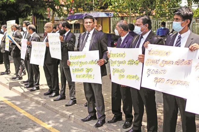 Demonstration in support of freedom of expression at the court premises in Colombo..Picture:INN