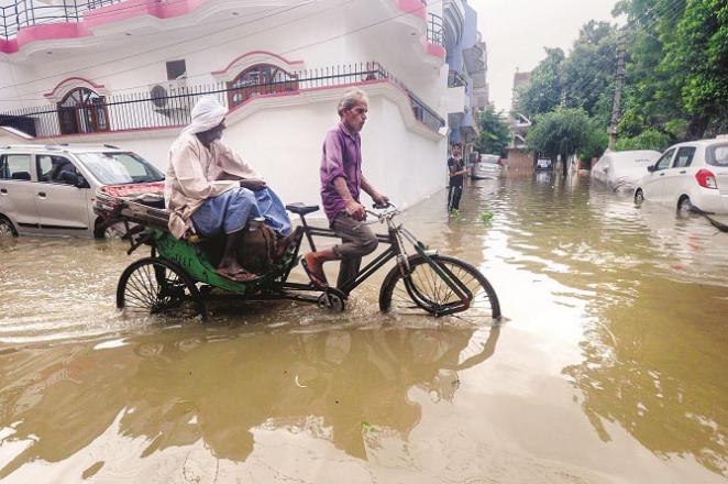 Due to heavy rain in Lucknow, the place got waterlogged and the citizens had to face problems.Picture:INN