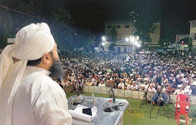 Maulana Syed Amin-ul-Qadri while addressing p .Picture: Inquilab